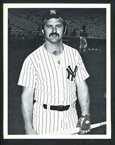 Thurman Munson New York Yankees MLB Photo Size: 8 x 10