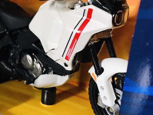 2022 DUCATI DESERT X MOTORCYCLE BRAND NEW MAISTO 1:18 REPLICA BIKE MODEL GIFT - Picture 6 of 15