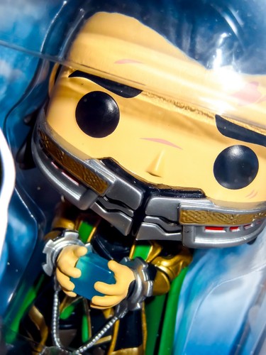 Marvel Avengers Endgame Loki with Tesseract GITD 747 LE Funko + Protector Xmas - Picture 2 of 6