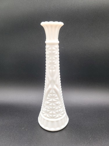 Vintage Milk Glass Bud Vase Scalloped Edge 9" White Glass Beautiful - Picture 3 of 6