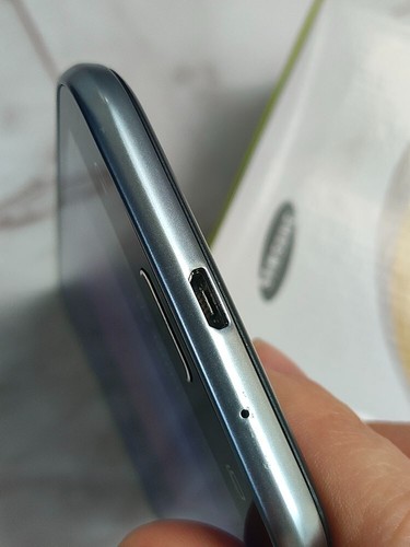 Samsung Galaxy J3 (2016)  J320F - 8 GB - Black Unlocked any carrier - Picture 18 of 22