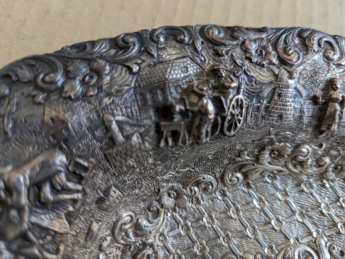 Vintage Silver Plate REPOUSSE Colonial Scene OVAL TRAY Design 7" X 13" - Picture 6 of 9