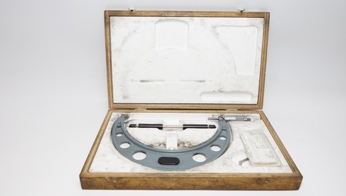 Mitutoyo Outside Ratchet Thimble Micrometer  8-9" Range w/ Case, Standard Rod - Picture 1 of 11