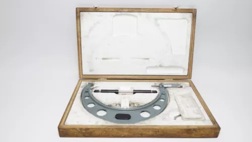 Mitutoyo Outside Ratchet Thimble Micrometer  8-9" Range w/ Case, Standard Rod