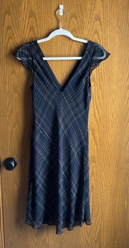 Vestido de seda BCBG MaxAzria negro de gasa hasta la rodilla. Talla 4 - Imagen 2 de 11