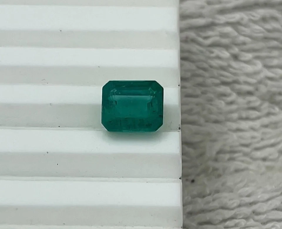 Piedra preciosa suelta corte octágono esmeralda natural IGI 2,32 quilates Foto 3 de 3