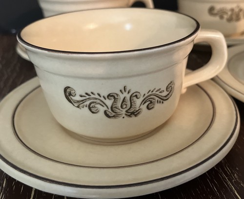 Vintage Pfaltzgraff Village Brown Tan Pattern 4 mugs and 4 saucers - Picture 2 of 13