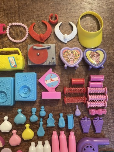 80s/90s Lot Of Assorted Barbie Accessories Home Decor, Beauty, Brushes & More - Picture 2 of 12