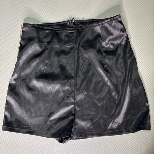 Kurze Damenshorts Akira schwarz Satin mit Strassseite | Größe S 