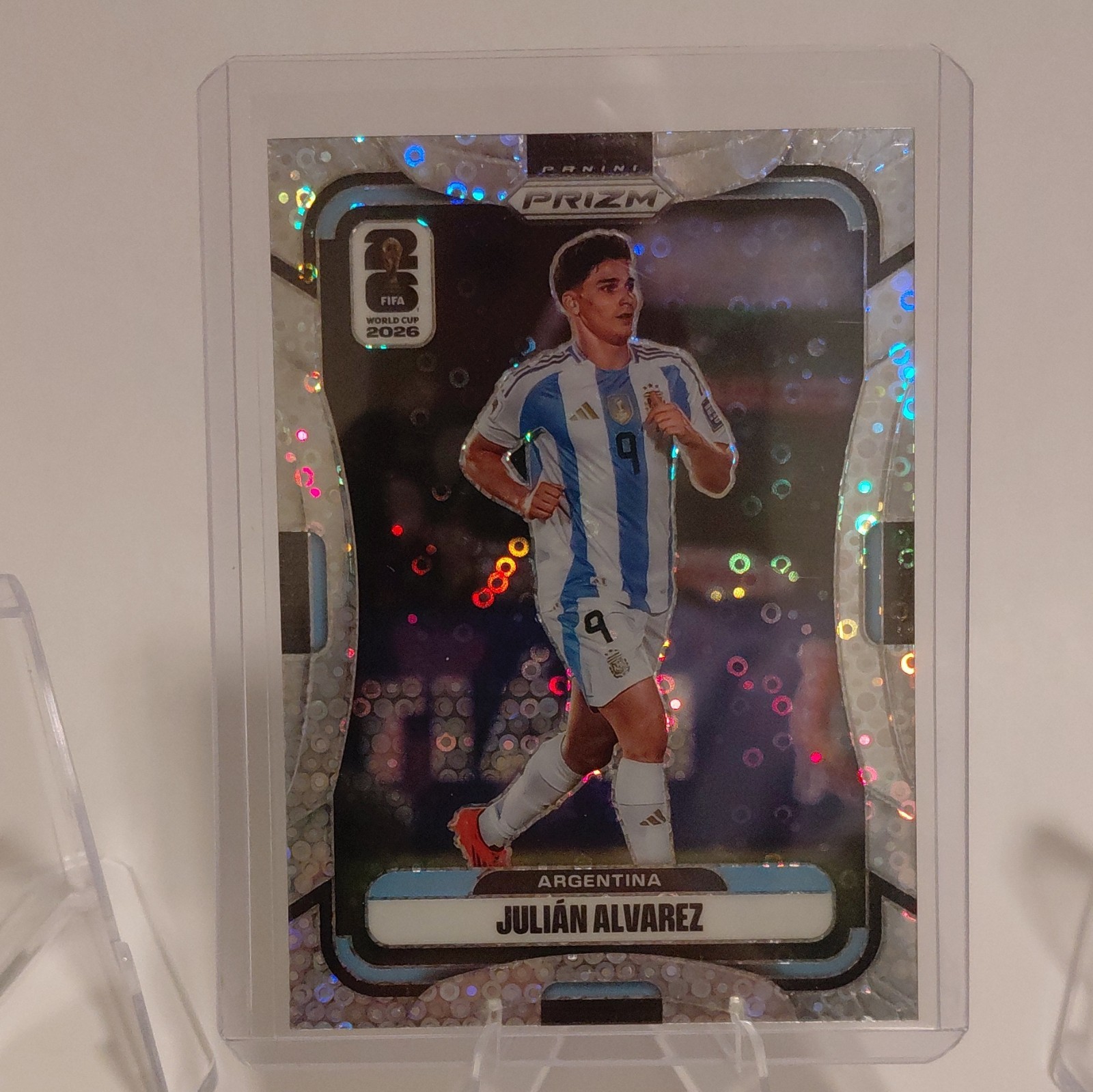 Julián Álvarez Rookie 2022 Topps Wonderkids Gold Lava PSA 10, 2 Prizm Refractors view 4