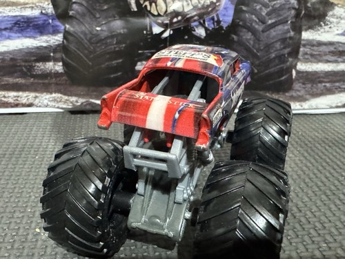 Monster Jam Avenger Stars Stripes Loose 4X4 Truck HTF 1/64 Diecast Stepps - Picture 4 of 4