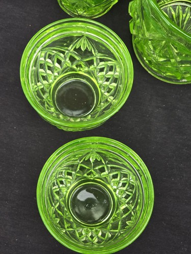 ATEMBERAUBENDES SET ART DECO FACETTIERTER URANGLASKRUG & FÜNF BECHER, IN SEHR GUTEM ZUSTAND - Bild 8 von 24