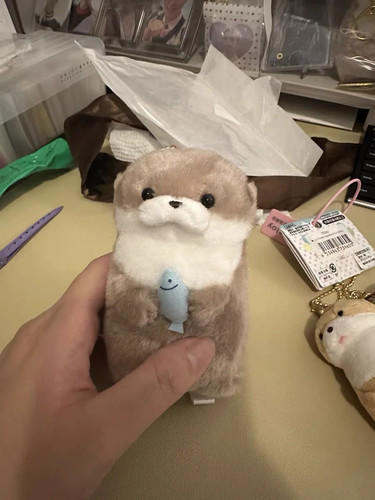Süßer kleiner Otter Umarmung Fisch Plüschpuppe Anhänger Puppe Geschenk süß Mädchen Herz - Bild 11 von 24