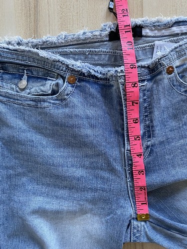 True Religion Joey Wing Horseshoe Low Rise Flare Raw Waist Light Wash Size 30 - Picture 16 of 21
