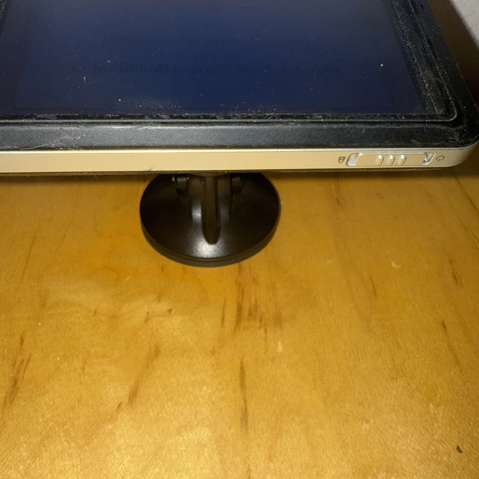 Garmin Nuvi 755T GPS with Vehicle Mount Bundle And Power Tested And Works - Image 3 of 4