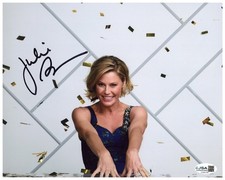 Julie Bowen Signed 8x10 Photo Modern Family Autographed JSA COA