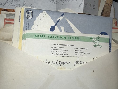 Vintage Recipes Over Stuffed Binder Cards Handwritten Clippings Clipped Typed - Picture 8 of 15