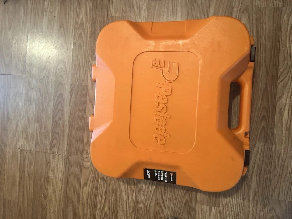 Clavadora de marcos inalámbrica Paslode - Usada, excelente estado con batería Foto 2 de 2