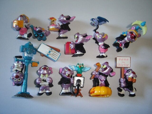 HALLOWEEN VAMPIRELLI VAMPIRES 2000 KINDER SURPRISE FIGURES SET COLLECTIBLES HALLOWEEN VAMPIRELLI VAMPIRES 2000 KINDER SURPRISE FIGURES SET COLLECTIBLES