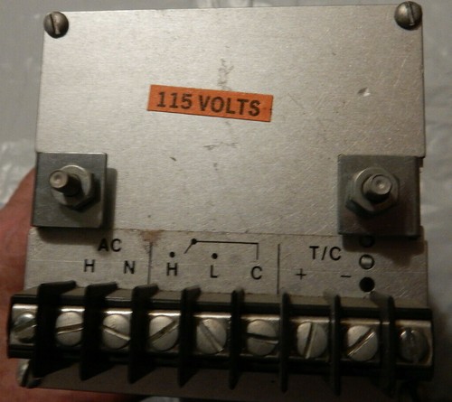 THERMO ELECTRIC 32000 SERIES TEMPERATURE CONTROL# 3220621130 - Picture 3 of 3