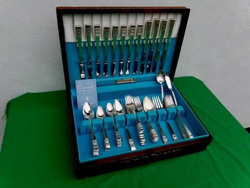 ONEIDA COMMUNITY *CORONATION* SILVER PLATE FLATWARE W / ORIG. BOX ( 70 PIECES ) - Picture 1 of 14