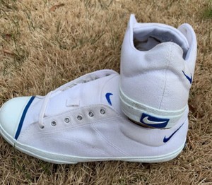 nike low top canvas shoes