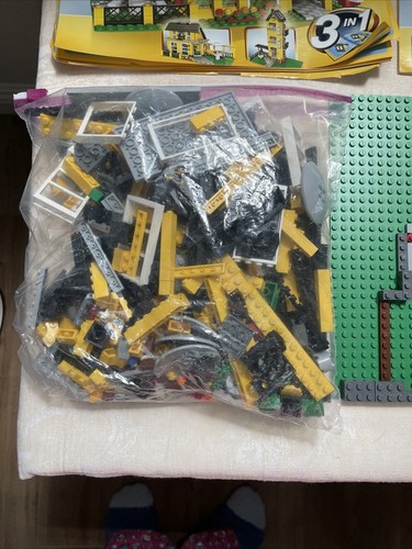 Lego Creator 4996 Beach House 3 in 1 & 3 Manuals Approx. 640 Pieces/MissingSome - Picture 2 of 9