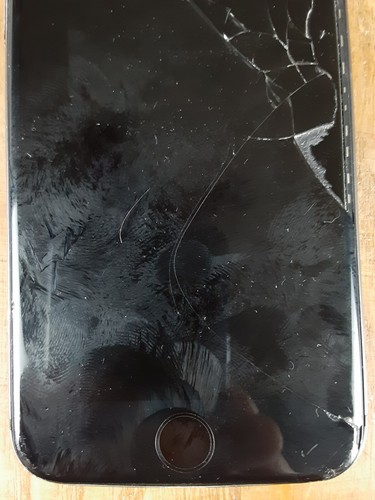 Unlocked iPhone 8 64GB AS IS- Cracked Screen - Photo 2 sur 13