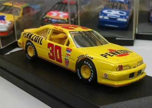 Quartzo 1:43 Diecast NASCAR Micheal Waltrip #30 Pennzoil Pontiac Grand Prix - Picture 6 of 8