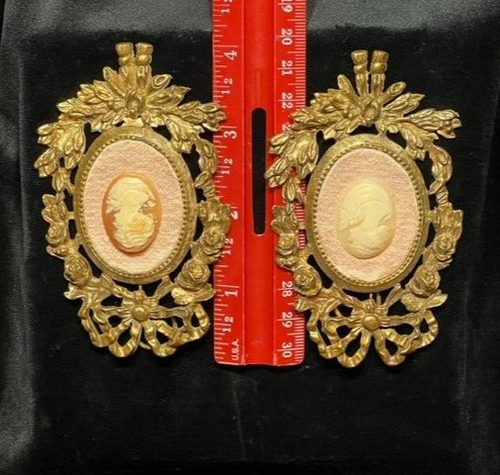 Pair of Vintage Florenza Style Hand Carved Shell Profiles Brooch Style Wall Art - Picture 5 of 5
