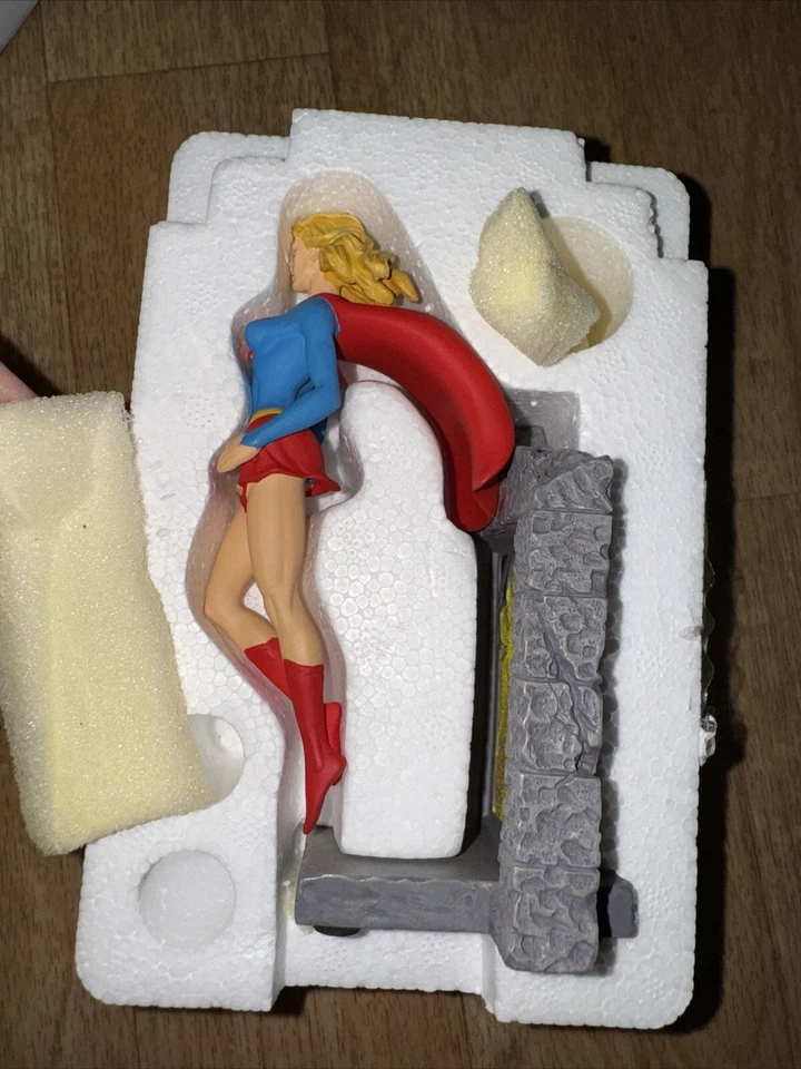 2000 DC DIRECT SUPERGIRL BY BRUCKNER COLD CAST PORCELAIN STATUE SUPERMAN LE 1634 - Image 4 of 4