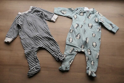 2x H&M Baby Schlafanzüge Schlafanzug Strampler Set Größe 62 - NEU - Bild 1 von 3