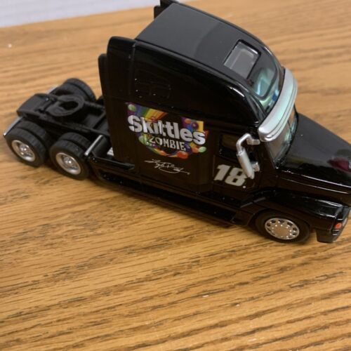 Lionel Kyle Busch Treat Town Halloween M&M And Skittles Zombie Truck - Picture 2 of 6