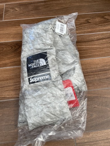 SUPREME x THE NORTH FACE Papel Impresión 700-Relleno Bufanda Embalable Caja Logo NUEVO - Imagen 3 de 4