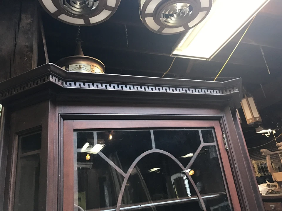 Antiguo armario esquinero vintage de caoba. Envía cremallera para envío Foto 3 de 4