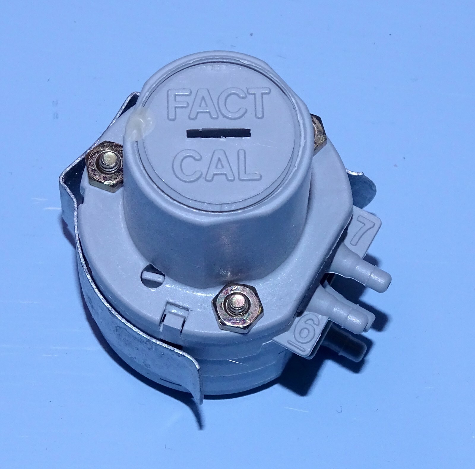 NEW Honeywell Pneumatic Switching Relay, RP670A 1019, SPDT, 1317 PSI