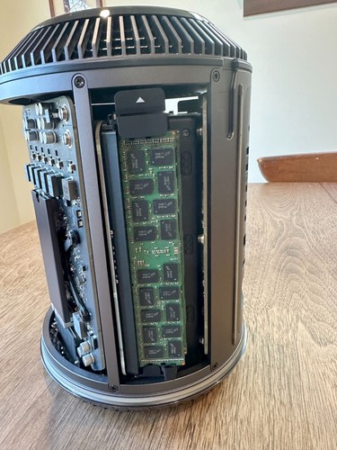 Apple MacPro Late2013 | 8-Core /64GB RAM/1TB SSD/Dual D700 GPUs Fully Loaded - Picture 3 of 9