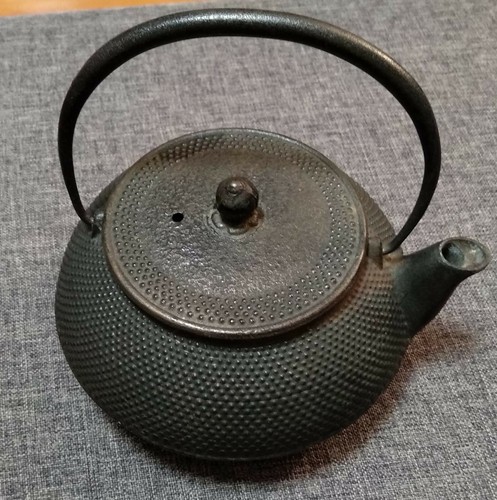 Teekanne Gusseisen Tee Kanne schwarz ca. 0,6 Liter mit Sieb und Deckel - Bild 4 von 7