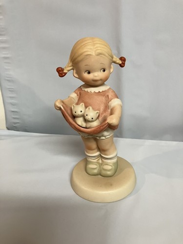 1990 Enesco Memories of Yesterday Figurine A LAPFUL OF LUCK" 5" Girl & Kittens
