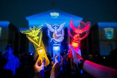 Exclusive Pokemon Go Taiwan Tainan Mega Night Event lights RED AND BLUE TEAM