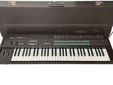Yamaha DX7 Digital FM Synthesizer 61-Key with Carrying Case Tested & Working