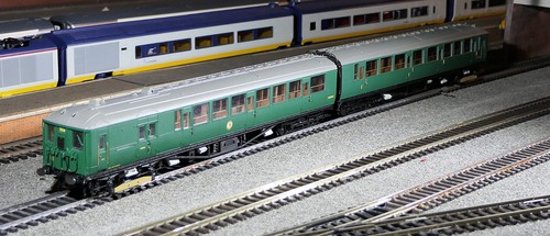 Hornby R3162 BR 2-BIL EMU in BR Green Livery. Excellent+, boxed - Picture 2 of 11