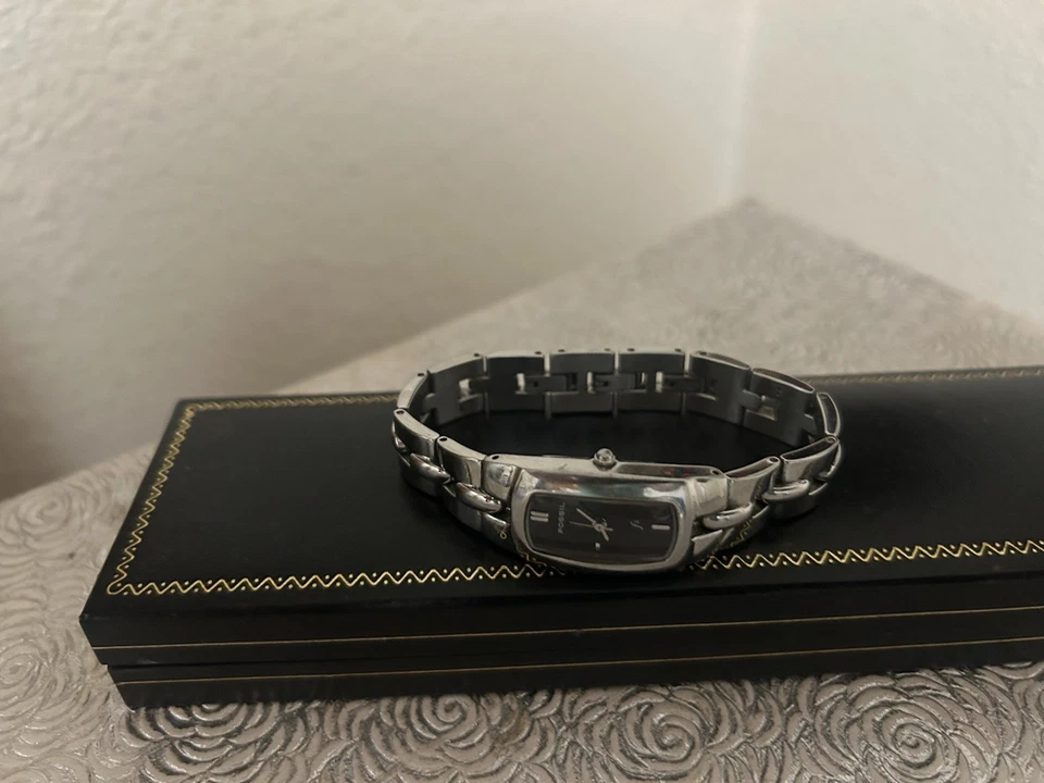 Reloj Fossil F2 de acero inoxidable para mujer Foto 2 de 3