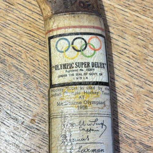 VINTAGE WOODEN HOCKEY STICK OLYMPIC INDIAN GOLD MEDAL TEAM SIGNED MELBOURNE 1956 - Picture 3 of 12