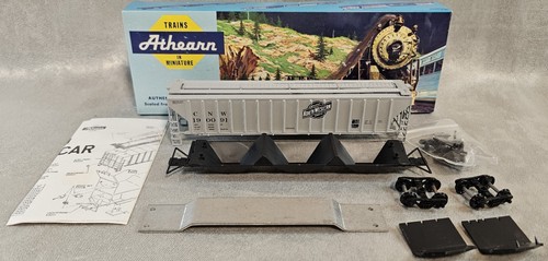 Athearn HO Scale Chicago North Western 54' Ribside Covered Hopper CNW 190091 - Picture 1 of 4