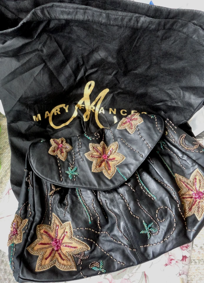 Bolso de hombro grande Mary Frances ~ HERMOSAMENTE cuero negro con cuentas con bolsa para el polvo