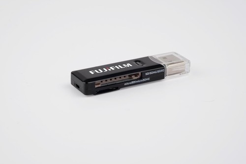 Fujifilm Dual Slot SD Card Reader, P10NM00750A - Afbeelding 2 van 3