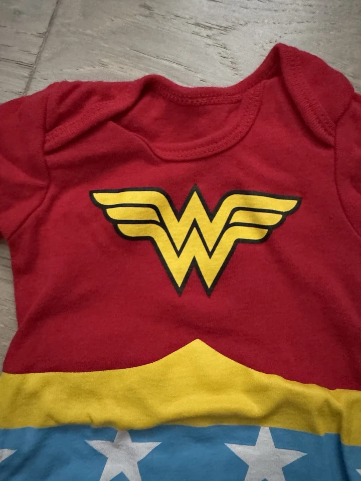 Liga de la Justicia Una Pieza Mujer Maravilla Disfraz Bebé Niña 0-6 Meses Foto 3 de 4