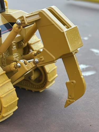 Caterpillar CAT Diecast D11R Dozer w/ Ripper 1:50 Scale Norscot Group - Picture 7 of 20