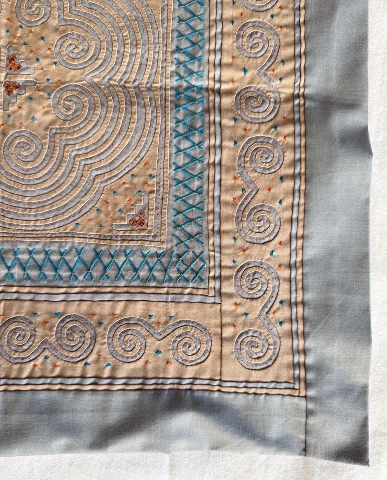 "Arte de pared parche textil artesanal vintage Hmong bordado a mano 19"" cuadrados" Foto 2 de 4